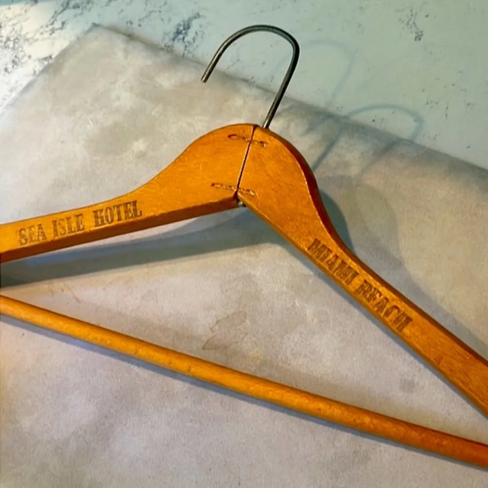 Sea Isle Miami Beach Vintage Hotel Hanger South Beach Nostalgia Collectible EUC